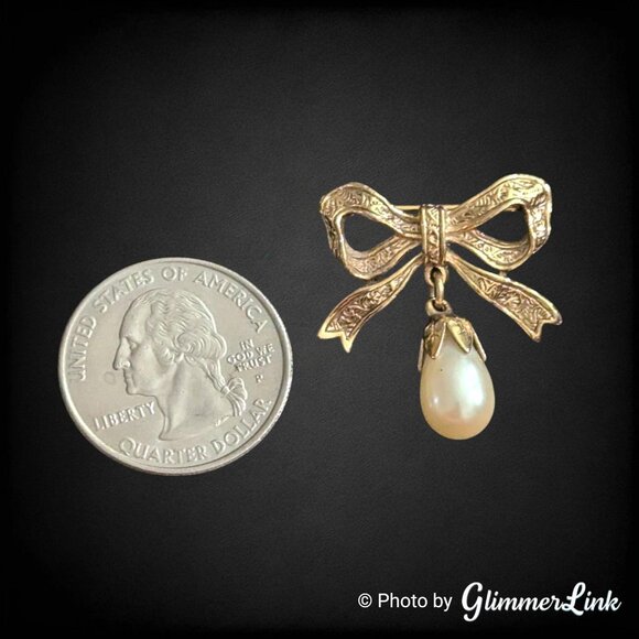 Vintage Dainty Gold Tone Bow Brooch with Faux Pearl Teardrop Dangle - Picture 4 of 6